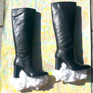 Brand is Zara they are brand new in great condition and they have the tag.